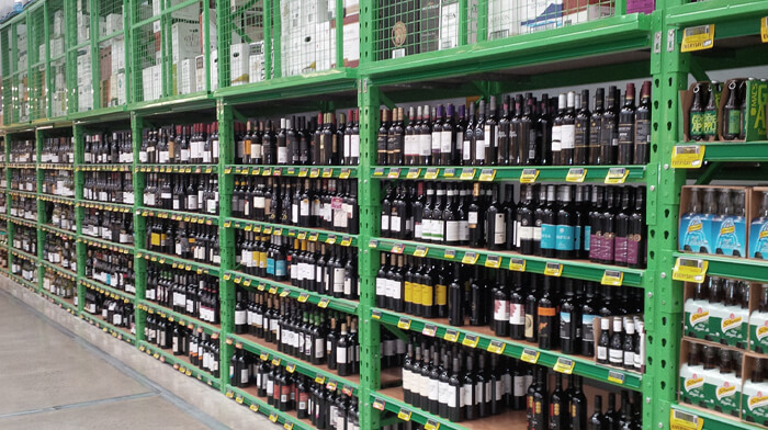 Selective racking in a supermarket for retail shelves